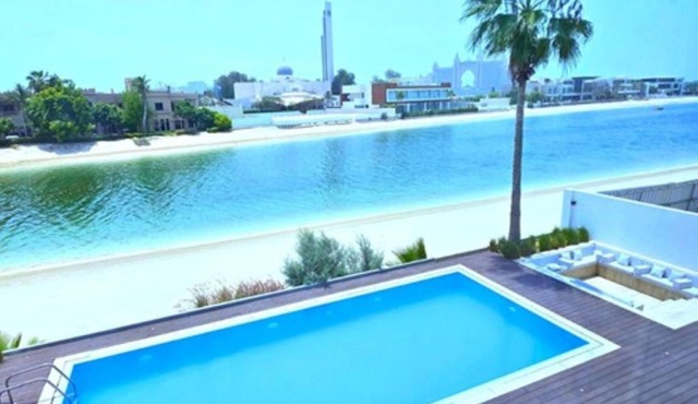 Signature Luxury Palm Villa-Private Pool&Elevator in Dubai