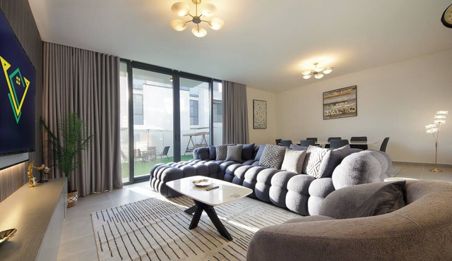 Silk Valley - Luxury 4BR near Al Hamriyah with Private Garden in Al Hamriyah