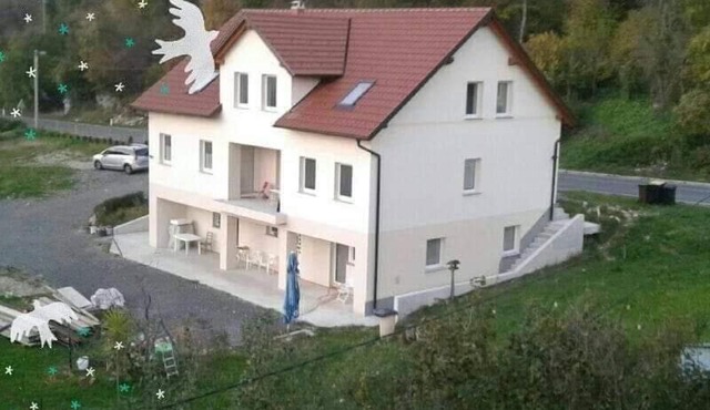 Sobe pri Roži in Postojna