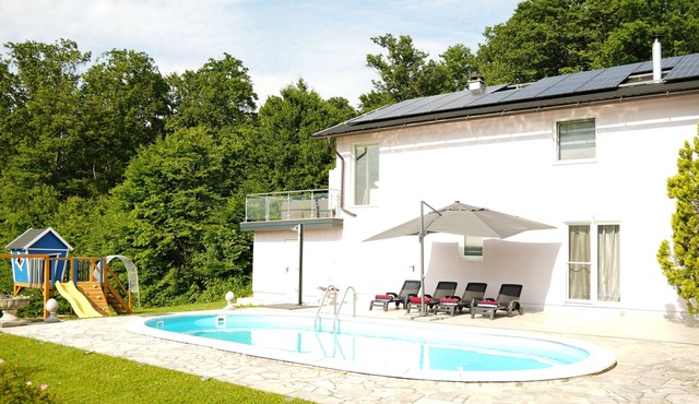 Sofia Holiday Haven in Nature with Pool. in Laporje