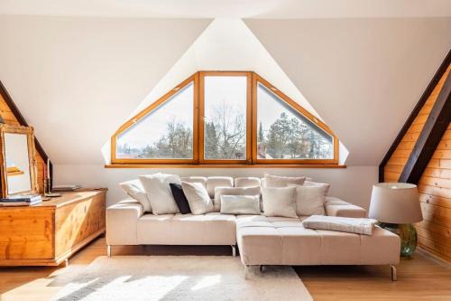Spacious And Historic Villa With Bled Castle View in Bled