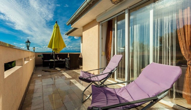 Spacious apartment in Malinska with WiFi, free parking and AC in Malinska