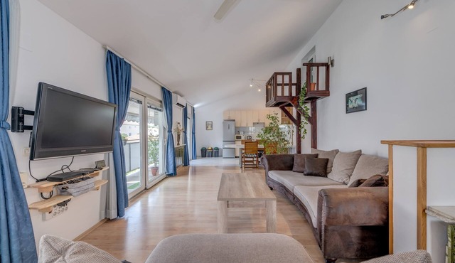 Spacious apartment Zvone with 3 balconies and parking
