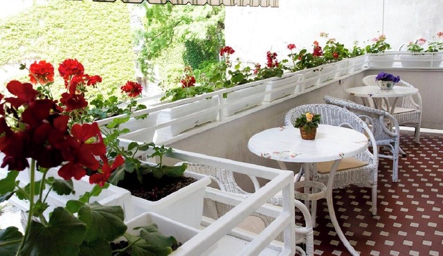 Spacious Central 4 bedroom | 160m2 | 2queen&16single beds | with terrace in Beograd