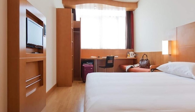 Standard Room Near Rabdan Majlis By E R in Area