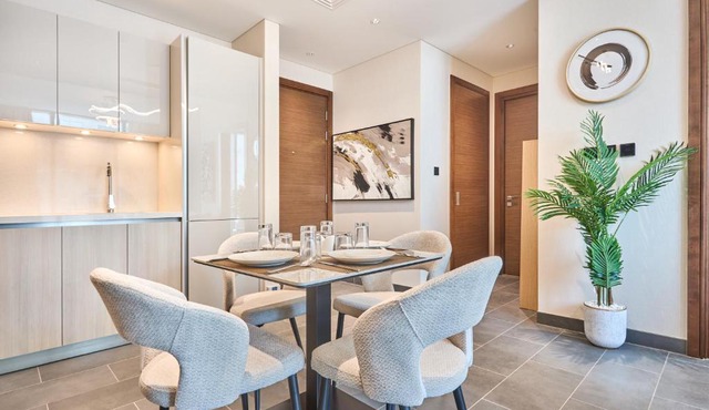 STAY BY LATINEM Luxury 2BR Holiday Home CC 911 Near Burj Khalifa in Dubai