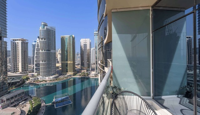 StayShort - Bright 1BR in JLT with Stunning Lake Views! in Dubai