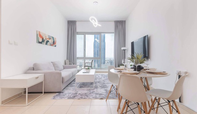 StayShort - Extra Spacious 1BR Apartment in IMPZ Sleeps 6 in Production City