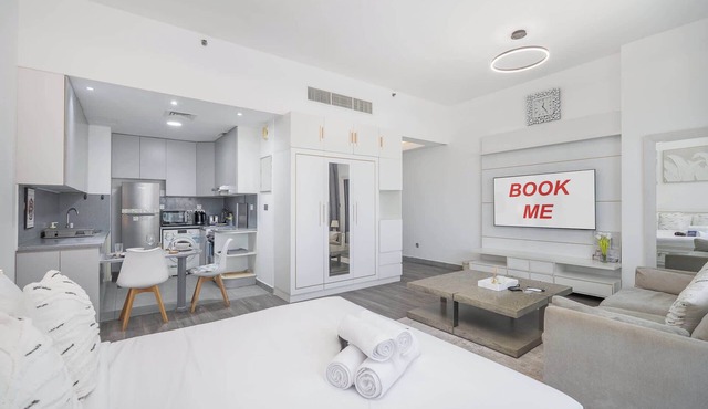 StayShort - Stylish Studio Apartment in Tecom's Prime Location in TECOM