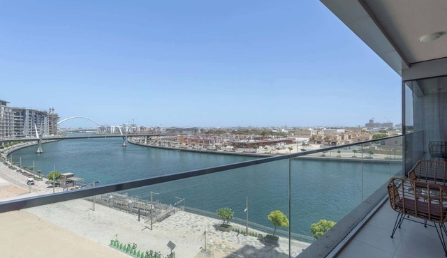 StayShort - Waterfront Living with a Spacious Layout Sleeps 5 in Al Wasl