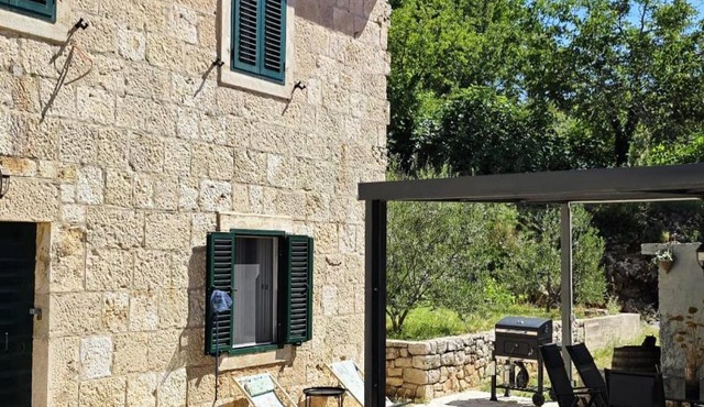 Stone House with Jacuzzi and Billiard Peaceful Nature Retreat near Makarska Riviera