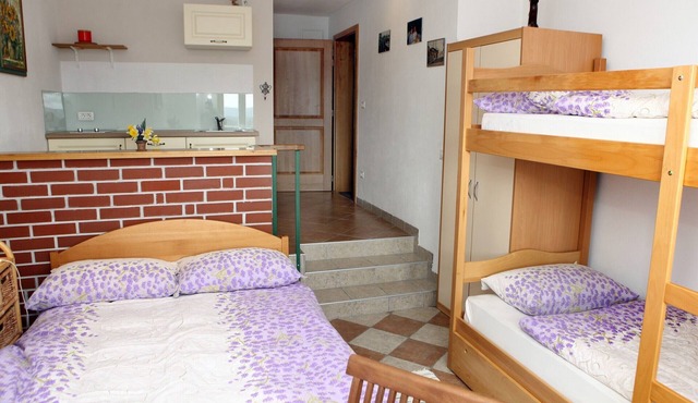 Studio Apartment in Reconstructed Fortress in Štanjel