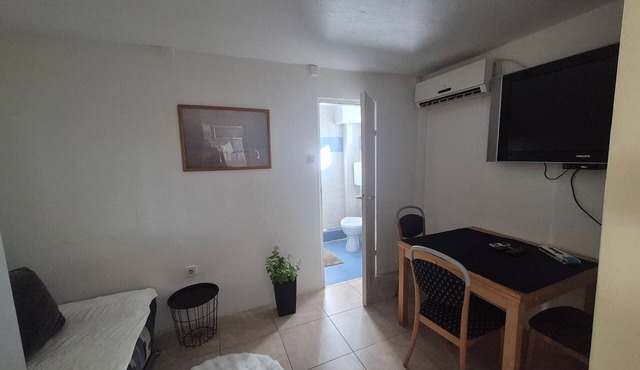Studio flat with terrace Gornji Karin, Novigrad (AS-21514-a)