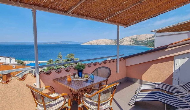 Studio with terrace and sea view