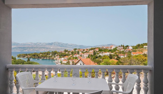 Stunning apartment in Supetar-Splitska with WiFi