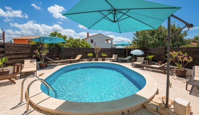 Stunning apartment in Peroj with WiFi in Peroj