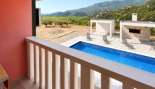 Stunning apartment in Vrgorac with outdoor swimming pool in Vrgorac
