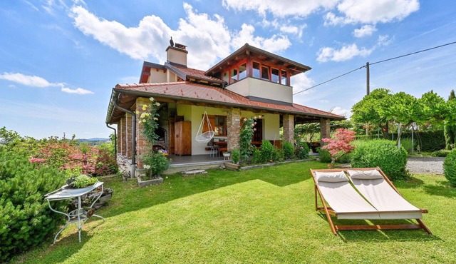 Stunning home in Gornji Kneginec with WiFi