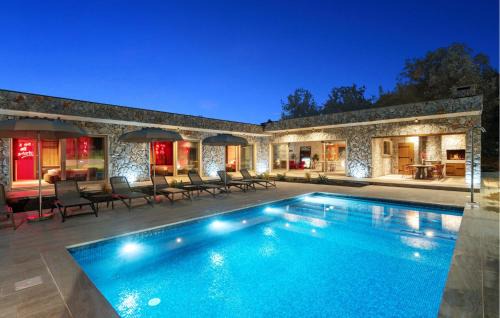 Stunning Home In Dicmo