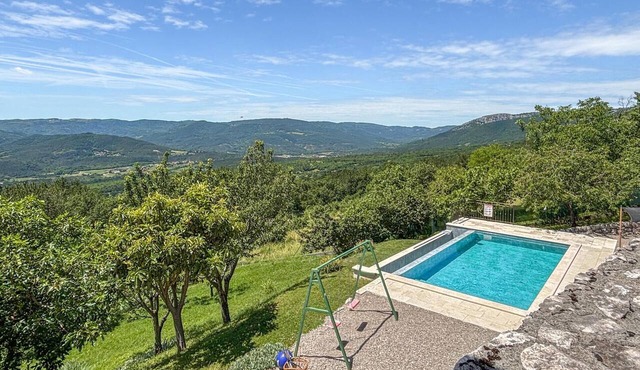 Stunning home in Pocekaji