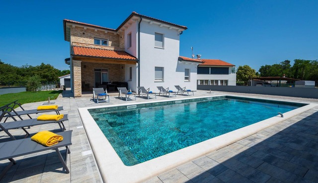 Stunning home in Vidulini in Vidulini