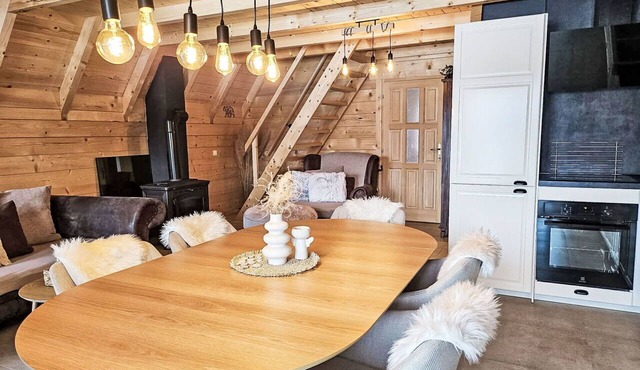 Stunning private villa for 4 people with WIFI, A/C, hot tub, TV and terrace