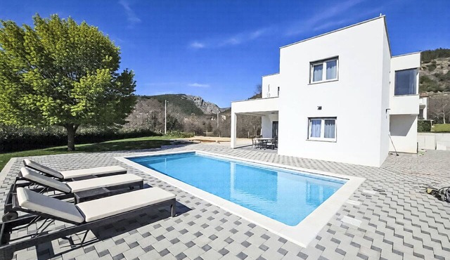Stunning private villa for 6 people with private pool, A/C, WIFI, TV, terrace and panoramic view in Sekulovići