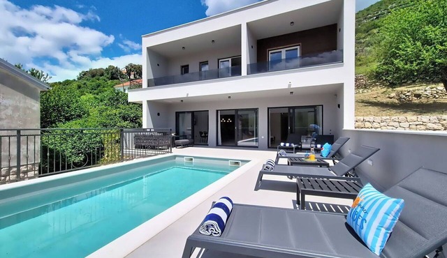 Stunning private villa for 8 guests with private pool, A/C, internet, TV, terrace and panoramic .