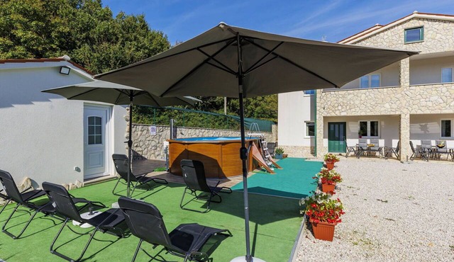 Stunning private villa for 8 guests with A/C, WIFI, private pool, TV and terrace in Labin