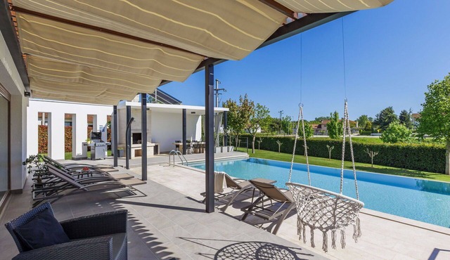 Stunning private villa for 6 guests with WIFI, private pool, A/C, TV, terrace and pets allowed