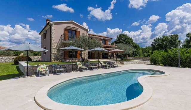 Stunning private villa for 8 people with private pool, WIFI, A/C, TV, terrace and panoramic view