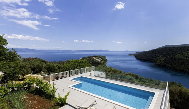 Stunning private villa for 9 guests with private pool, WIFI, A/C, TV and terrace in Pazin
