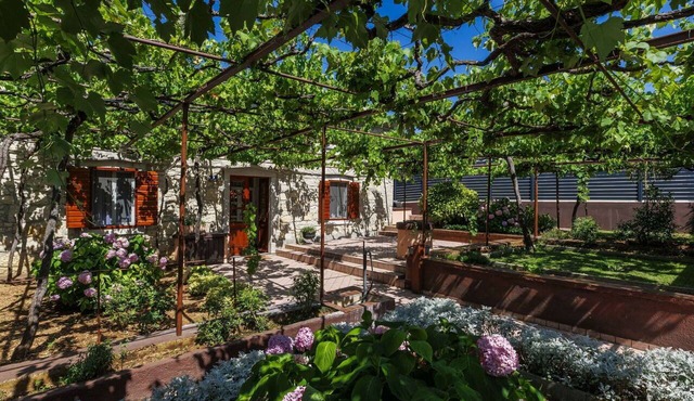 Stunning private villa for 6 people with A/C, WIFI, TV and terrace