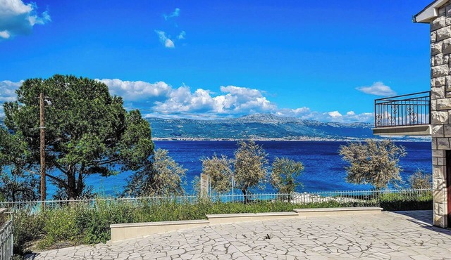 Stunning private villa for 10 people with WIFI, A/C, TV and terrace