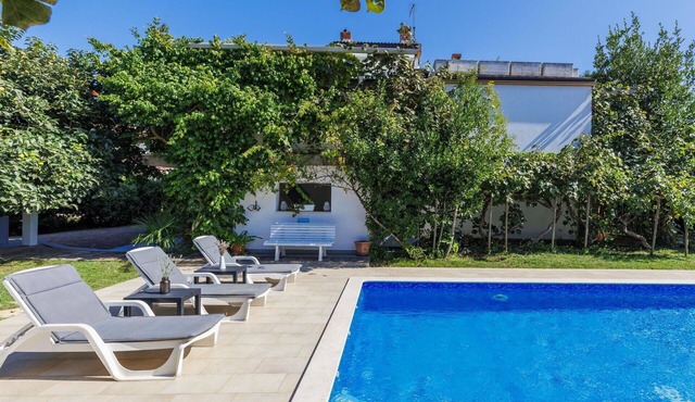 Stunning private villa for 14 guests with A/C, private pool, WIFI, TV and terrace