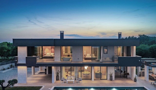 Stunning private villa for 6 people with WIFI, A/C, private pool, TV and terrace