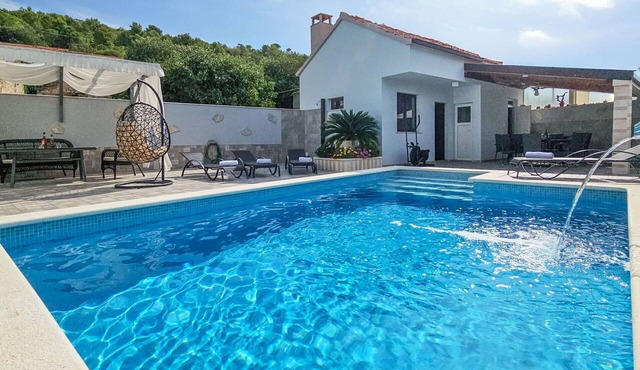 Stunning private villa for 6 people with private pool, WIFI, A/C, TV, terrace and pets allowed