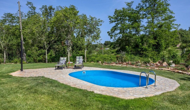 Stunning private villa with A/C, WIFI, private pool, TV, terrace, pets allowed and panoramic view in Buzet