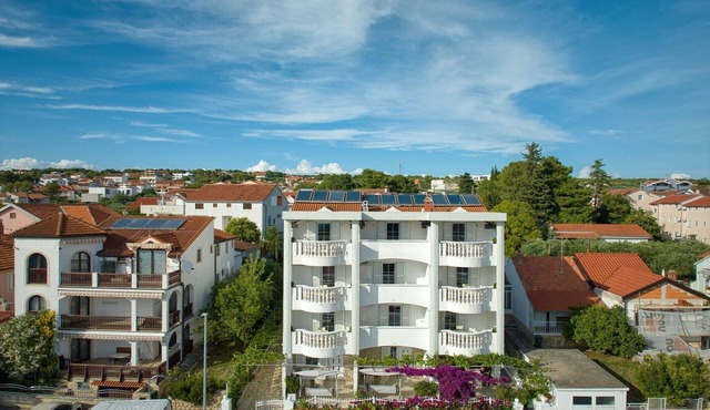 Stunning Seaview Getaway for 2