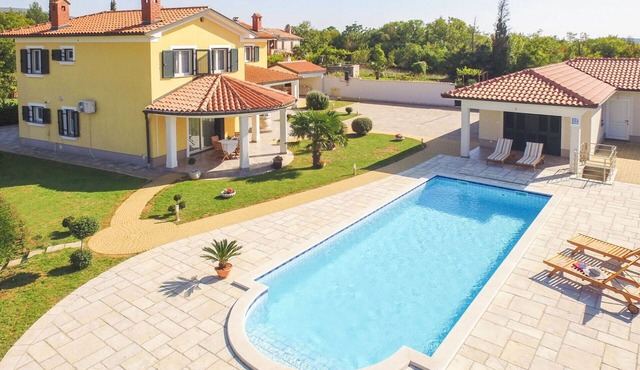 Stunning villa for 5 people with A/C, WIFI, private pool, TV and terrace
