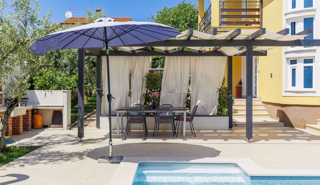 Stunning villa with private pool, A/C, WIFI, TV, terrace, pets allowed and panoramic view