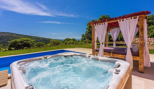 Stunning villa with whirlpool, sea view, billiards, ping-pong, private pool, barbecue