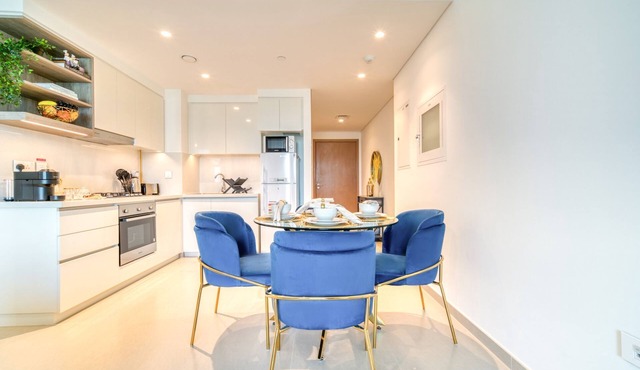 Stylish 1BR with DIFC Skyline and Zabeel Views in Downtown