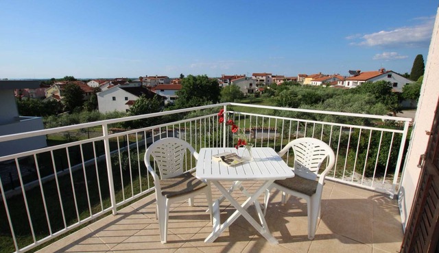 Summer house Ana for family of 4 to 8 persons, with 2 sleeping rooms, 2 extra beds and sofa bed