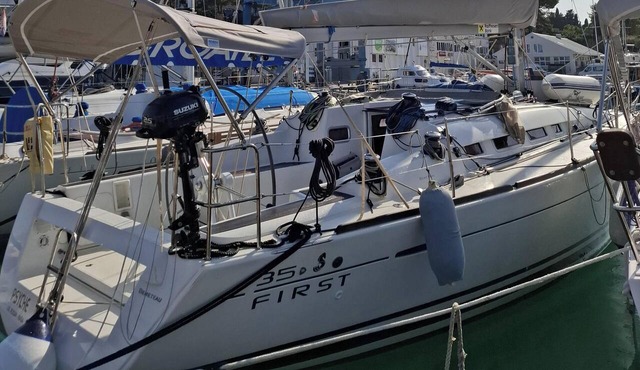 Sun-Kissed Sailing Adventure in Istria, Croatia in Trget
