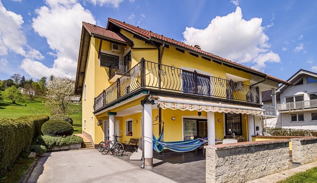 Sunny and Spacious Apartments with Terrace near Water Park - Three Bedroom Apartment with Terrace in Podcetrtek