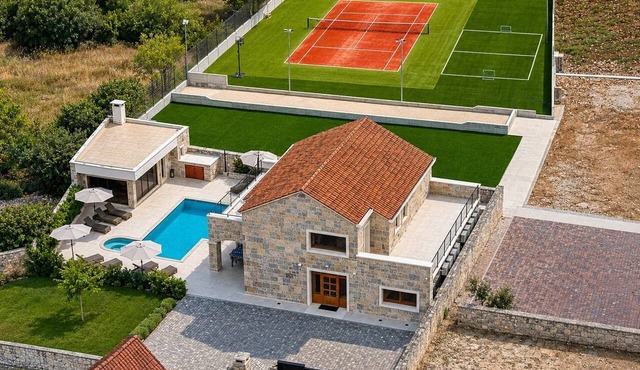 Tennis, Football, Playground, Pool & Spa - James Bond Mansion in Cera