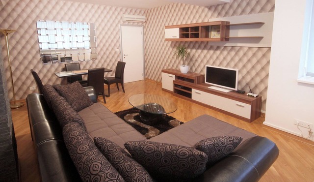 Terazije 1-Bedroom Apartmentin in Strong Center of Belgrade with private garage in Beograd