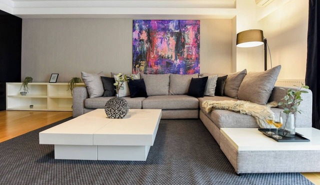 THE RICH & FAMOUS | Spacious 1BR Apt with balcony in București