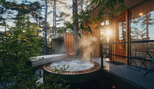 Theodosius Glamping Comfort & Hot Tub, Vipava, Slovenia in Vipava
